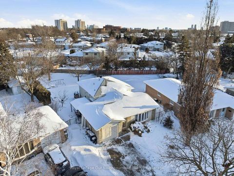 Photo 5 at 31 Boundy Crescent, L'Amoreaux, Toronto