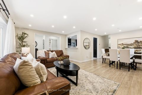 Photo 11 at 31 Boundy Crescent, L'Amoreaux, Toronto