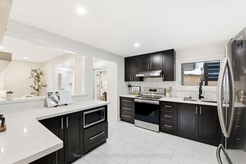 Photo 17 at 31 Boundy Crescent, L'Amoreaux, Toronto