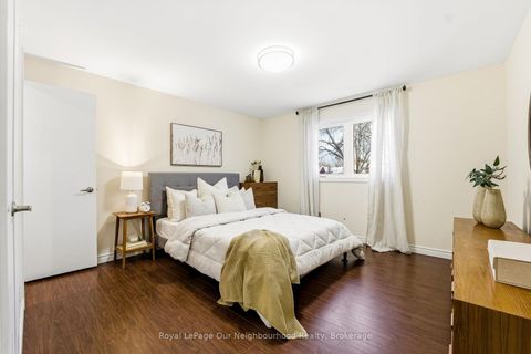 Photo 22 at 31 Boundy Crescent, L'Amoreaux, Toronto