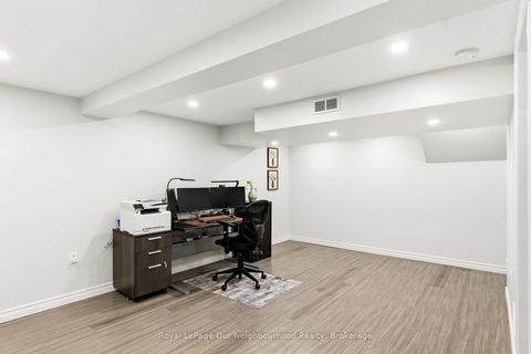 Photo 31 at 31 Boundy Crescent, L'Amoreaux, Toronto