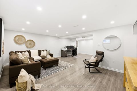 Photo 33 at 31 Boundy Crescent, L'Amoreaux, Toronto