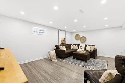 Photo 34 at 31 Boundy Crescent, L'Amoreaux, Toronto