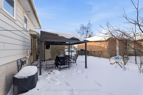 Photo 38 at 31 Boundy Crescent, L'Amoreaux, Toronto