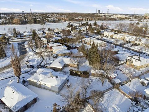 Photo 43 at 31 Boundy Crescent, L'Amoreaux, Toronto