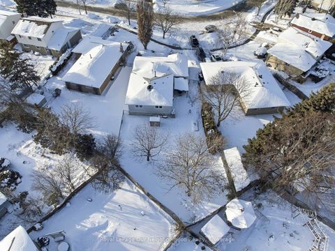 Photo 44 at 31 Boundy Crescent, L'Amoreaux, Toronto