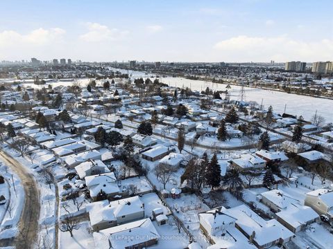 Photo 45 at 31 Boundy Crescent, L'Amoreaux, Toronto