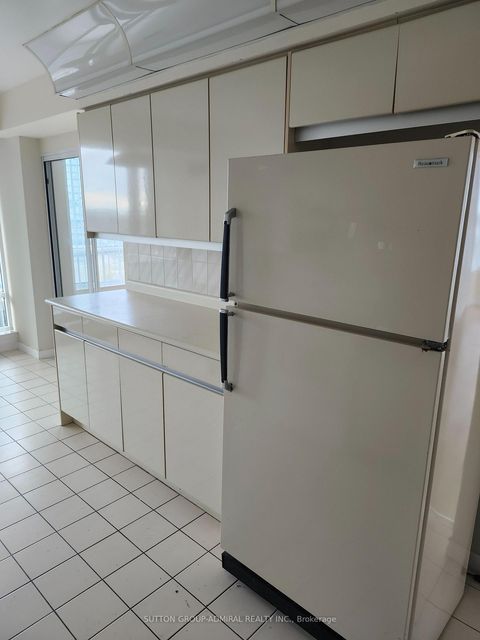 Photo 7 at 910 - 120 Promenade Circle, Brownridge, Vaughan