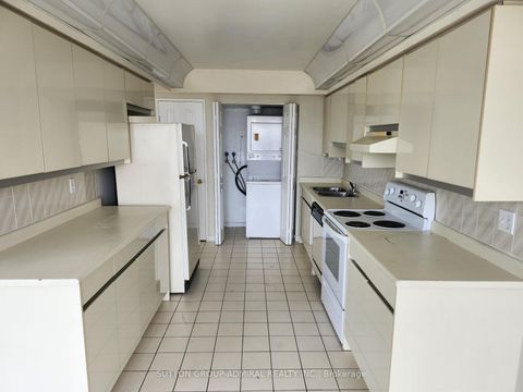 Photo 9 at 910 - 120 Promenade Circle, Brownridge, Vaughan