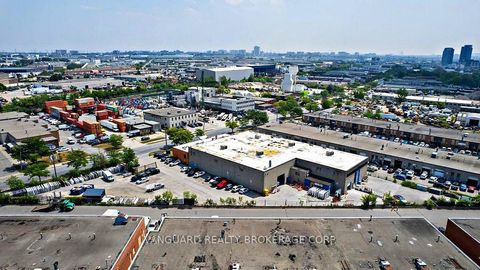 Photo 2 at 157 Toryork Drive, Humber Summit, Toronto