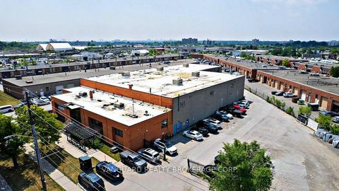 Photo 4 at 157 Toryork Drive, Humber Summit, Toronto