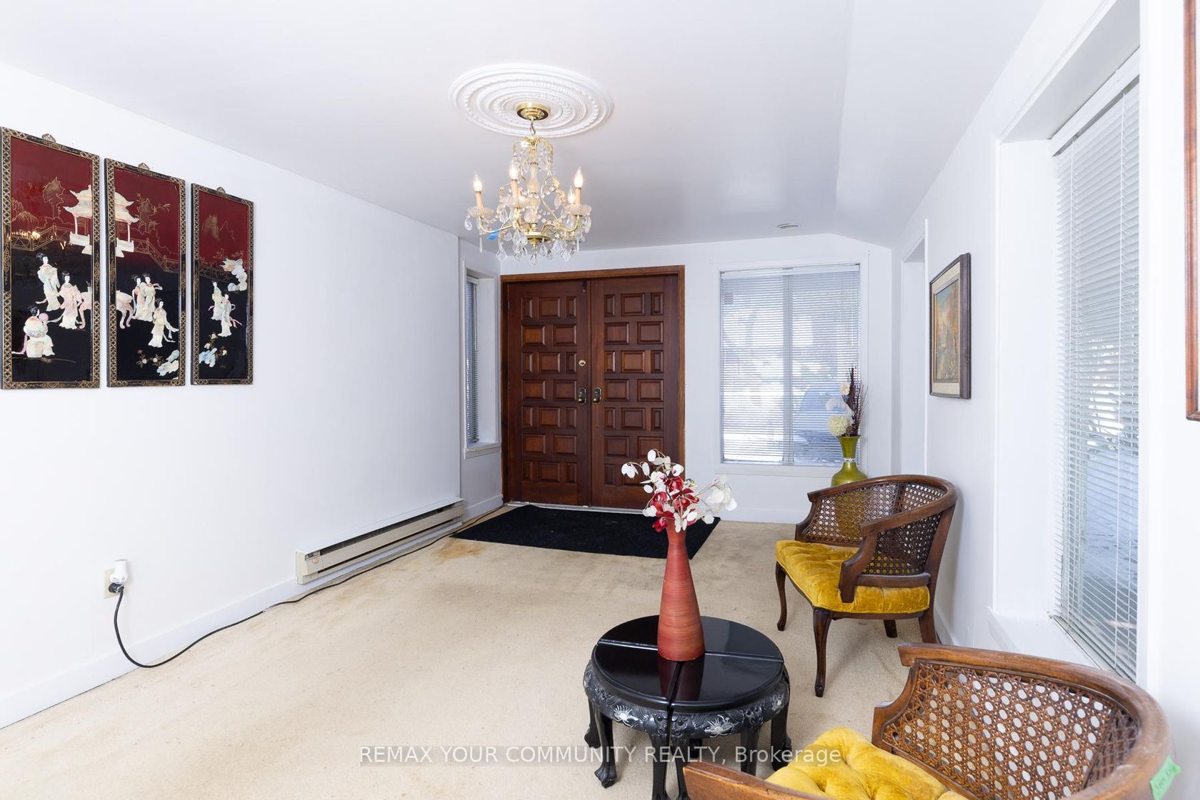 11 Greenwin Village Road, Newtonbrook West, Toronto photo number 2