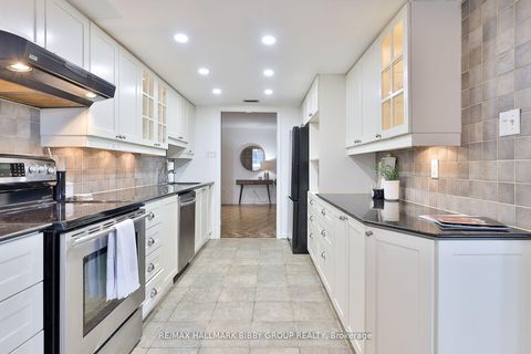 Photo 11 at 1007 - 360 Bloor Street E, Moore Park, Toronto