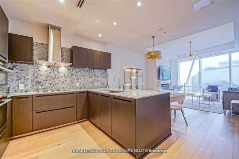 Photo 7 at 5207 - 180 University Avenue, Bay Street Corridor, Toronto