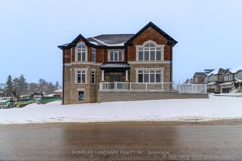 Photo 2 at 8 Mapleton Street, Oak Ridges, Richmond Hill