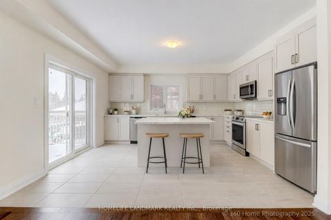 Photo 6 at 8 Mapleton Street, Oak Ridges, Richmond Hill