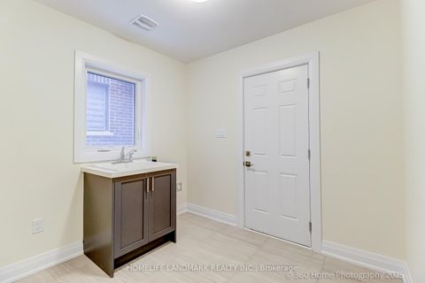 Photo 8 at 8 Mapleton Street, Oak Ridges, Richmond Hill