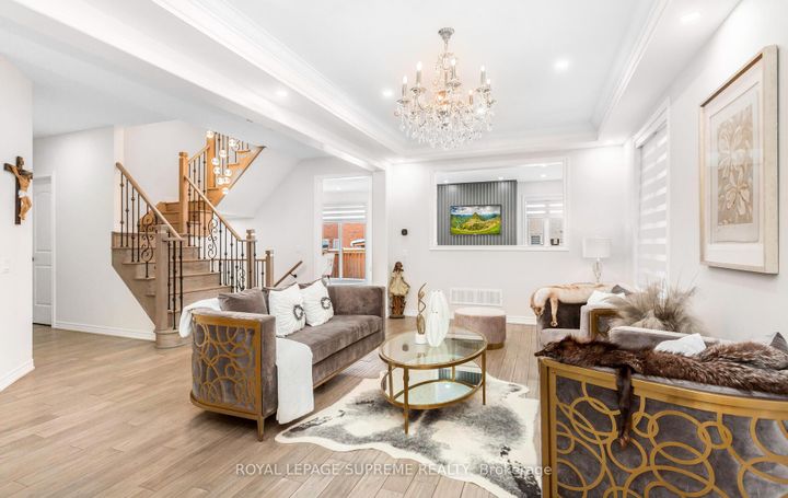 Photo 6 at 95 Selby Crescent, Bradford, Bradford West Gwillimbury