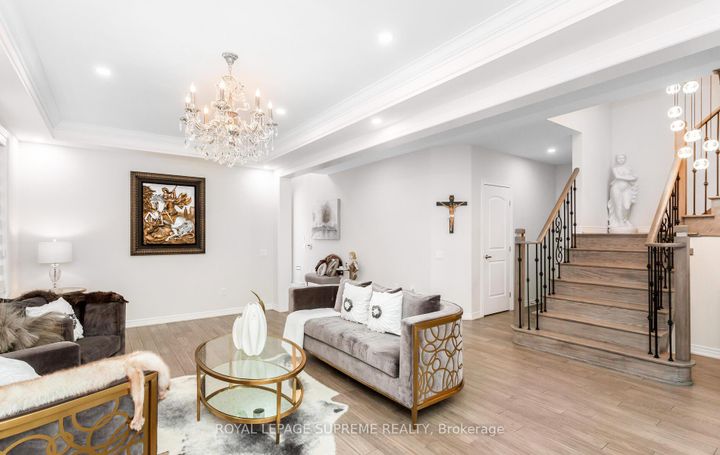 Photo 8 at 95 Selby Crescent, Bradford, Bradford West Gwillimbury