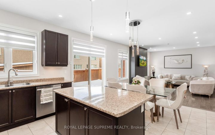 Photo 12 at 95 Selby Crescent, Bradford, Bradford West Gwillimbury