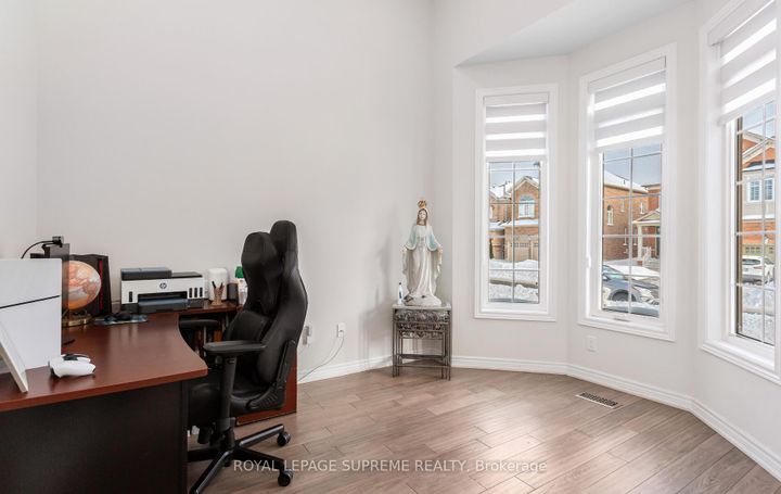 Photo 16 at 95 Selby Crescent, Bradford, Bradford West Gwillimbury