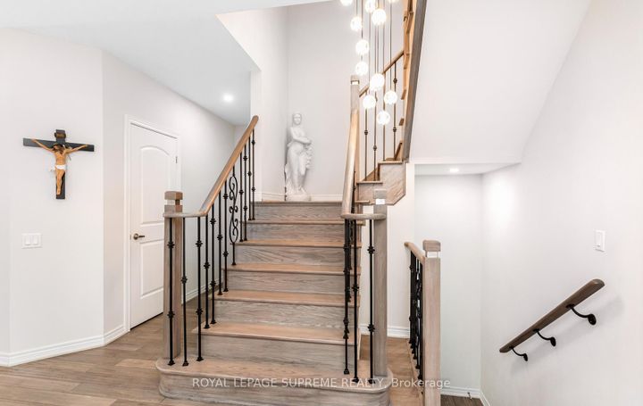 Photo 17 at 95 Selby Crescent, Bradford, Bradford West Gwillimbury