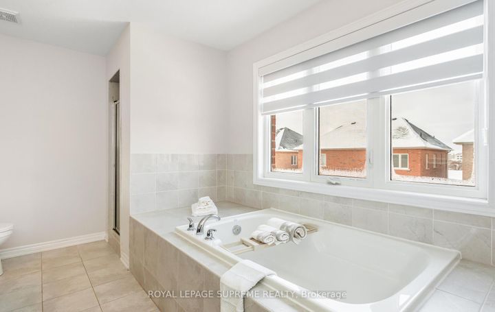 Photo 25 at 95 Selby Crescent, Bradford, Bradford West Gwillimbury