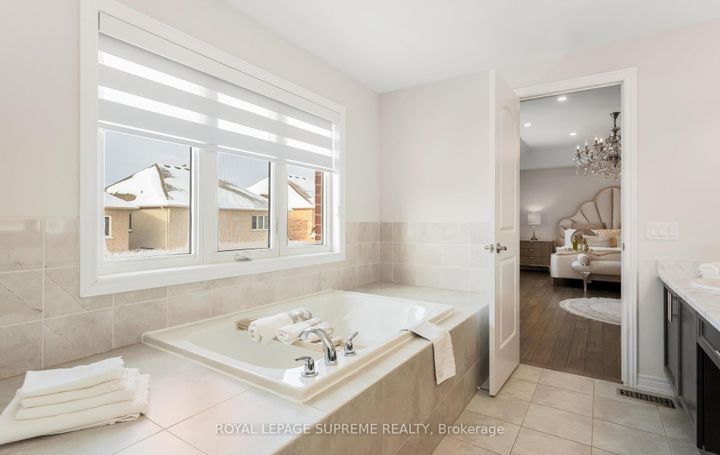 Photo 26 at 95 Selby Crescent, Bradford, Bradford West Gwillimbury