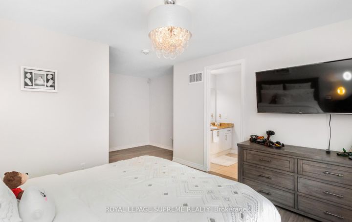 Photo 28 at 95 Selby Crescent, Bradford, Bradford West Gwillimbury