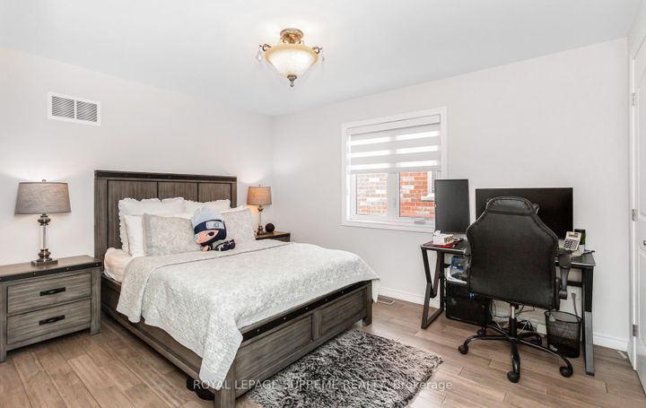 Photo 34 at 95 Selby Crescent, Bradford, Bradford West Gwillimbury