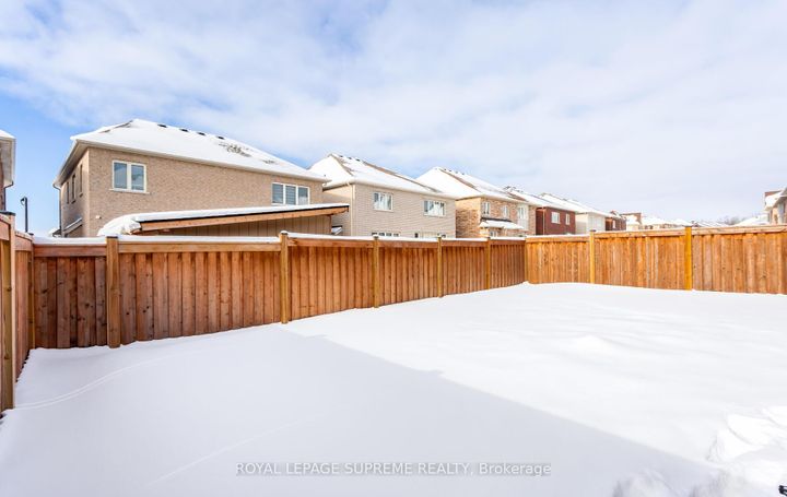 Photo 38 at 95 Selby Crescent, Bradford, Bradford West Gwillimbury