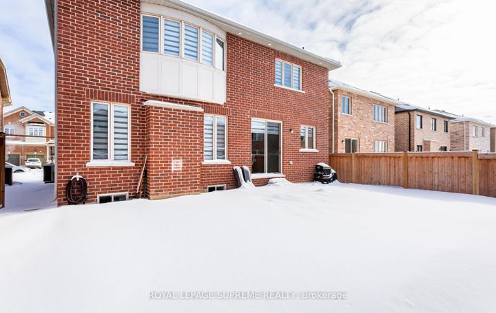 Photo 39 at 95 Selby Crescent, Bradford, Bradford West Gwillimbury