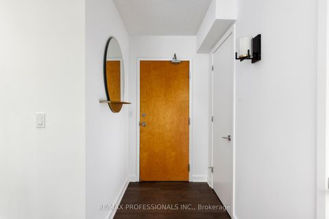 Photo 4 at 912 - 36 Blue Jays Way, Waterfront Communities C1, Toronto