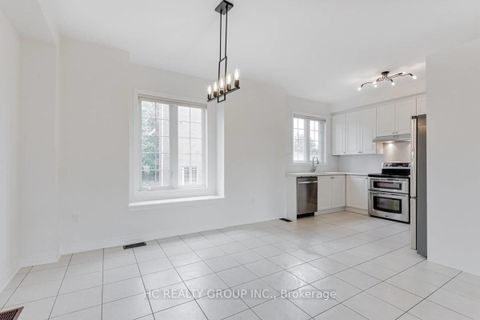 Photo 7 at 106 - 15 Old Colony Road, Oak Ridges Lake Wilcox, Richmond Hill