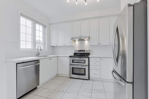 Photo 9 at 106 - 15 Old Colony Road, Oak Ridges Lake Wilcox, Richmond Hill