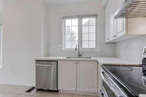 Photo 11 at 106 - 15 Old Colony Road, Oak Ridges Lake Wilcox, Richmond Hill