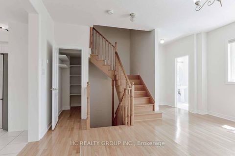 Photo 14 at 106 - 15 Old Colony Road, Oak Ridges Lake Wilcox, Richmond Hill