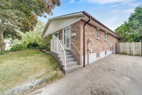 Photo 1 at 72 Lowry Square, Malvern, Toronto