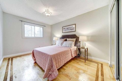 Photo 11 at 72 Lowry Square, Malvern, Toronto