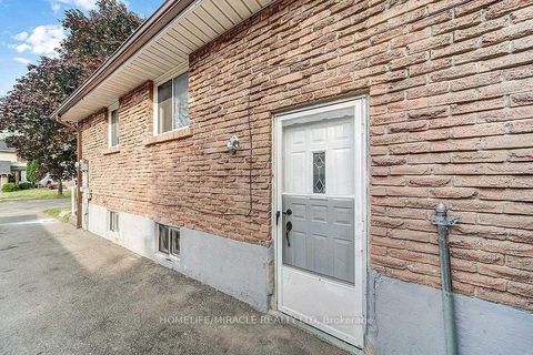 Photo 18 at 72 Lowry Square, Malvern, Toronto