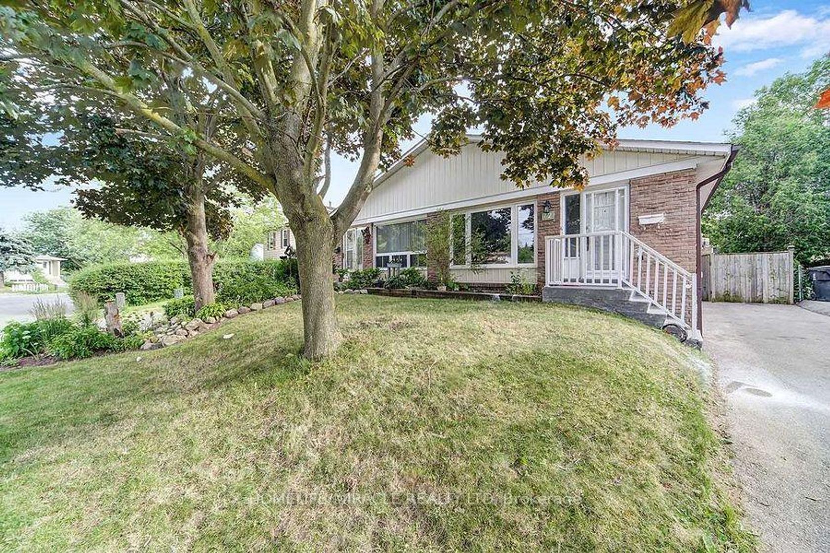 72 Lowry Square, Malvern, Toronto by Loree Meneguzzi Real Estate 72 Lowry Square, Malvern, Toronto