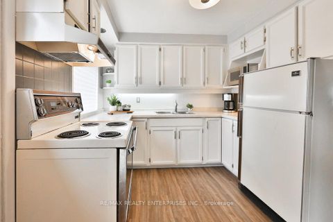 Photo 13 at 44 Mississauga Road N, Port Credit, Mississauga