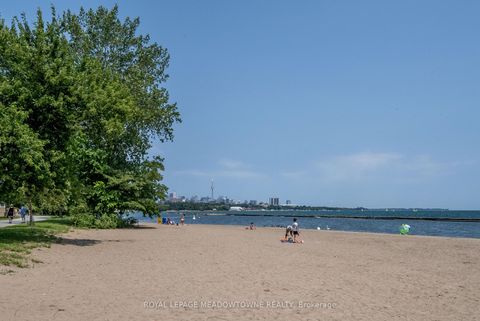 Photo 2 at 2307 - 1926 Lake Shore Boulevard W, Swansea, Toronto