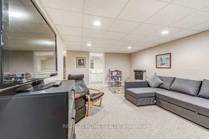 Photo 25 at 156 Gracehill Crescent, Rural Flamborough, Hamilton