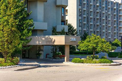 Photo 2 at D13 - 288 Mill Road, Markland Wood, Toronto