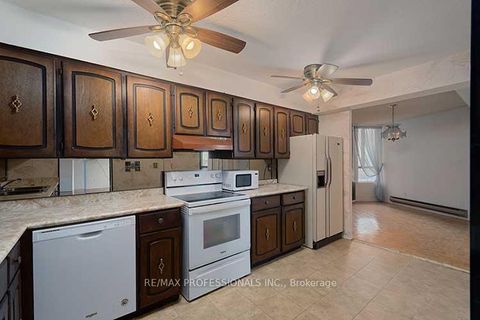 Photo 13 at D13 - 288 Mill Road, Markland Wood, Toronto