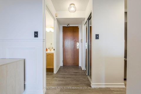 Photo 5 at 901 - 1700 Eglinton Avenue E, Victoria Village, Toronto