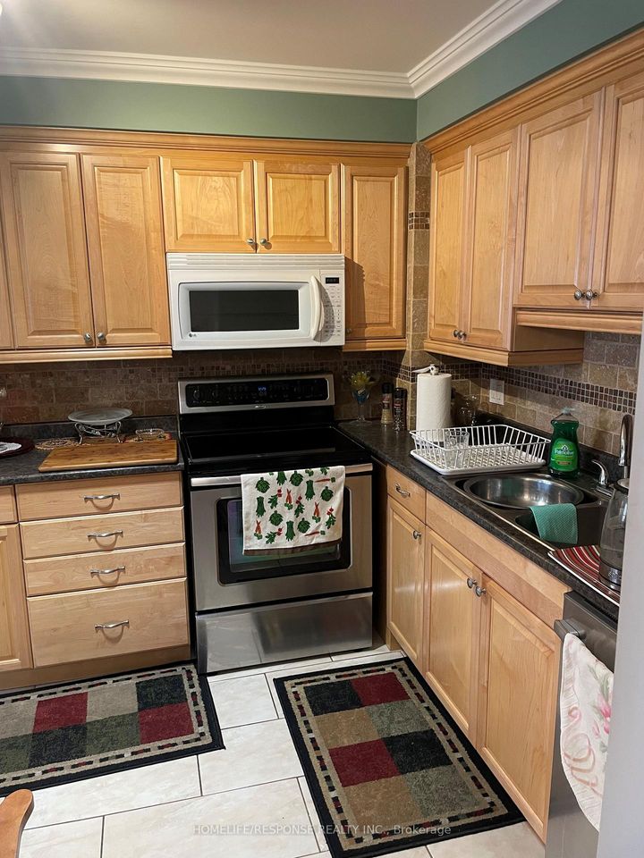 Photo 3 at 21 - 2035 ASTA Drive S, Cooksville, Mississauga