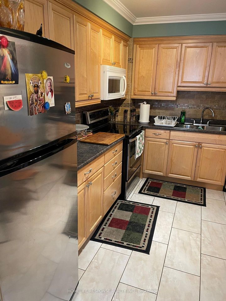 Photo 5 at 21 - 2035 ASTA Drive S, Cooksville, Mississauga