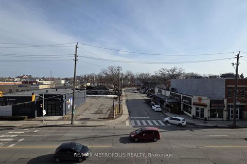 Photo 16 at 307 - 2300 St Clair Avenue W, Junction Area, Toronto